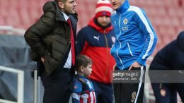 LONDON, ENGLAND - FEBRUARY 14 : Jack Wilshere of Arsenal talks to Jamie Vardy of Leicester City after the Barclays Premier League match between Arsenal and Leicester City at the Emirates Stadium on February 14, 2016 in London, England. (Photo by Catherine Ivill - AMA/Getty Images)